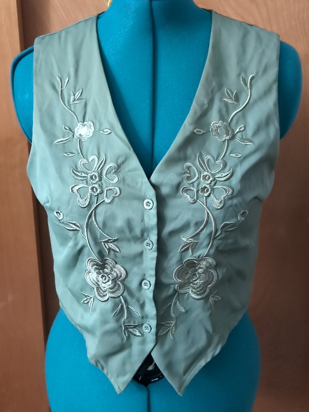 ROMWE Sage Green Embroidered Button-Front Women's Vest